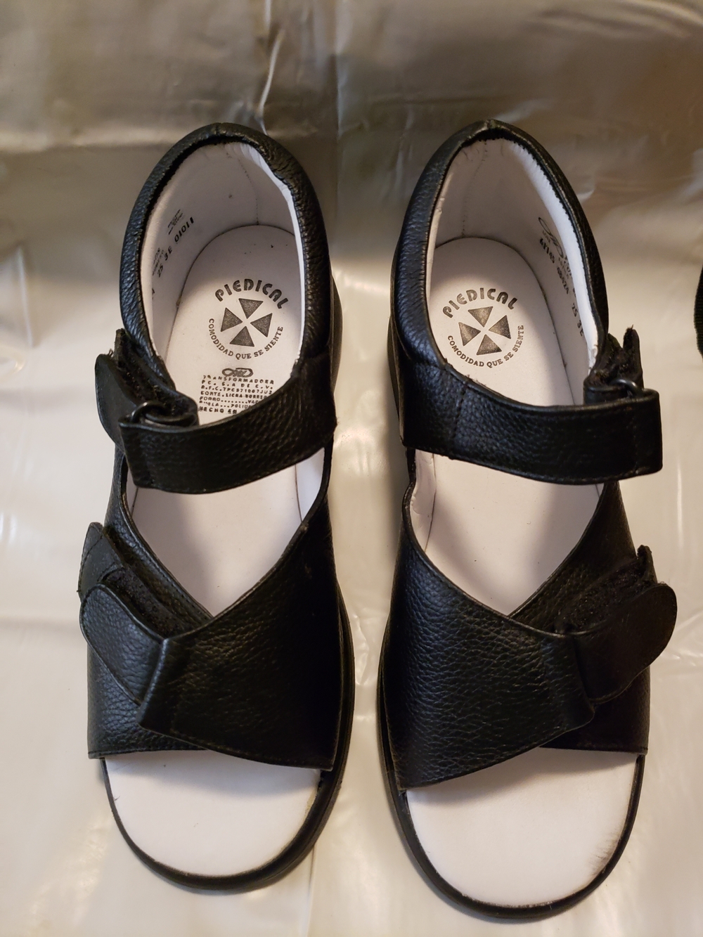 Woman Black Comfort Sandals with Adjustable Straps